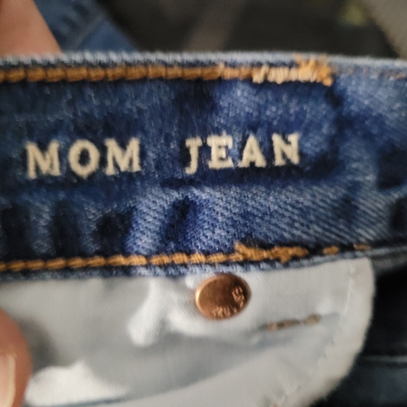 AMERICAN EAGLE | Mom high waist crop short jeans - Picture 7 of 9